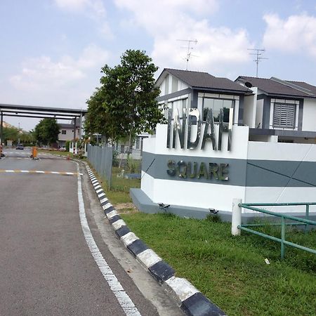 Comfort Holiday Home @ Bukit Indah ジョホールバル エクステリア 写真