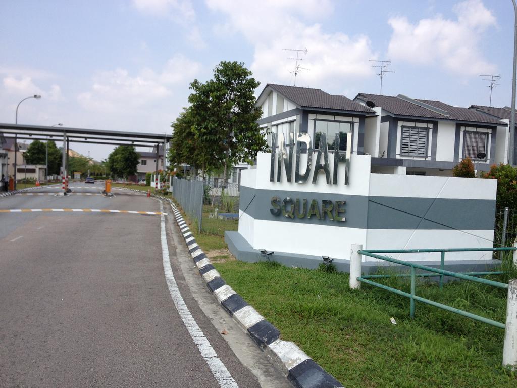 Comfort Holiday Home @ Bukit Indah ジョホールバル エクステリア 写真
